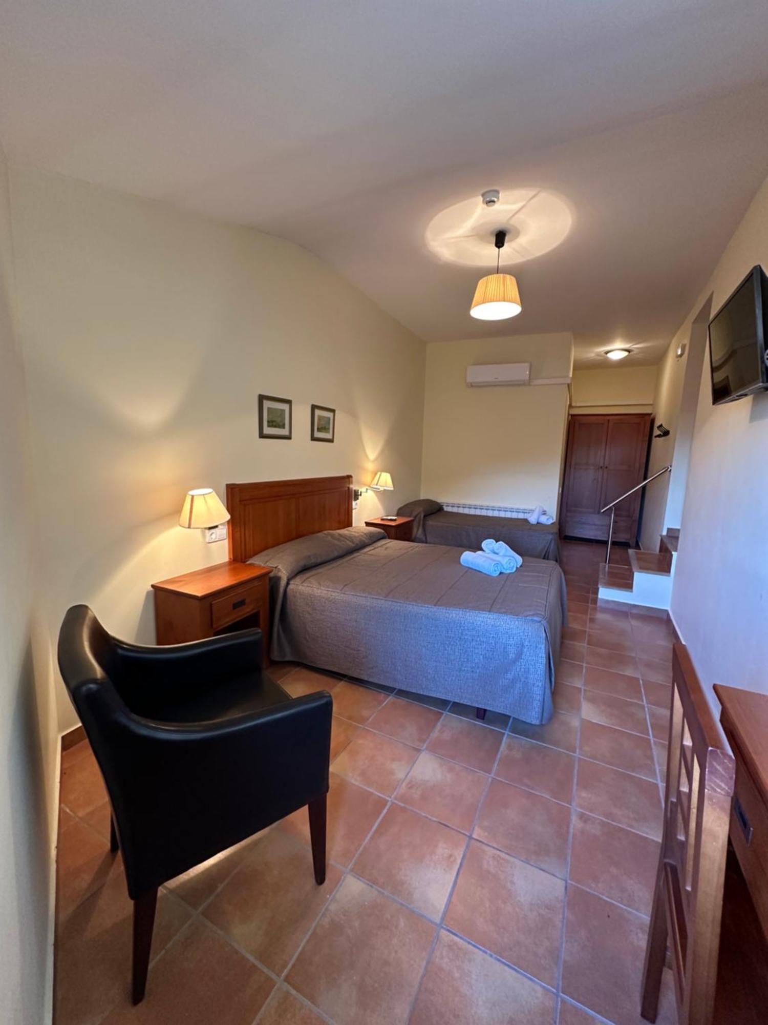 Hostal Centre Del Montsec Llimiana Exterior foto